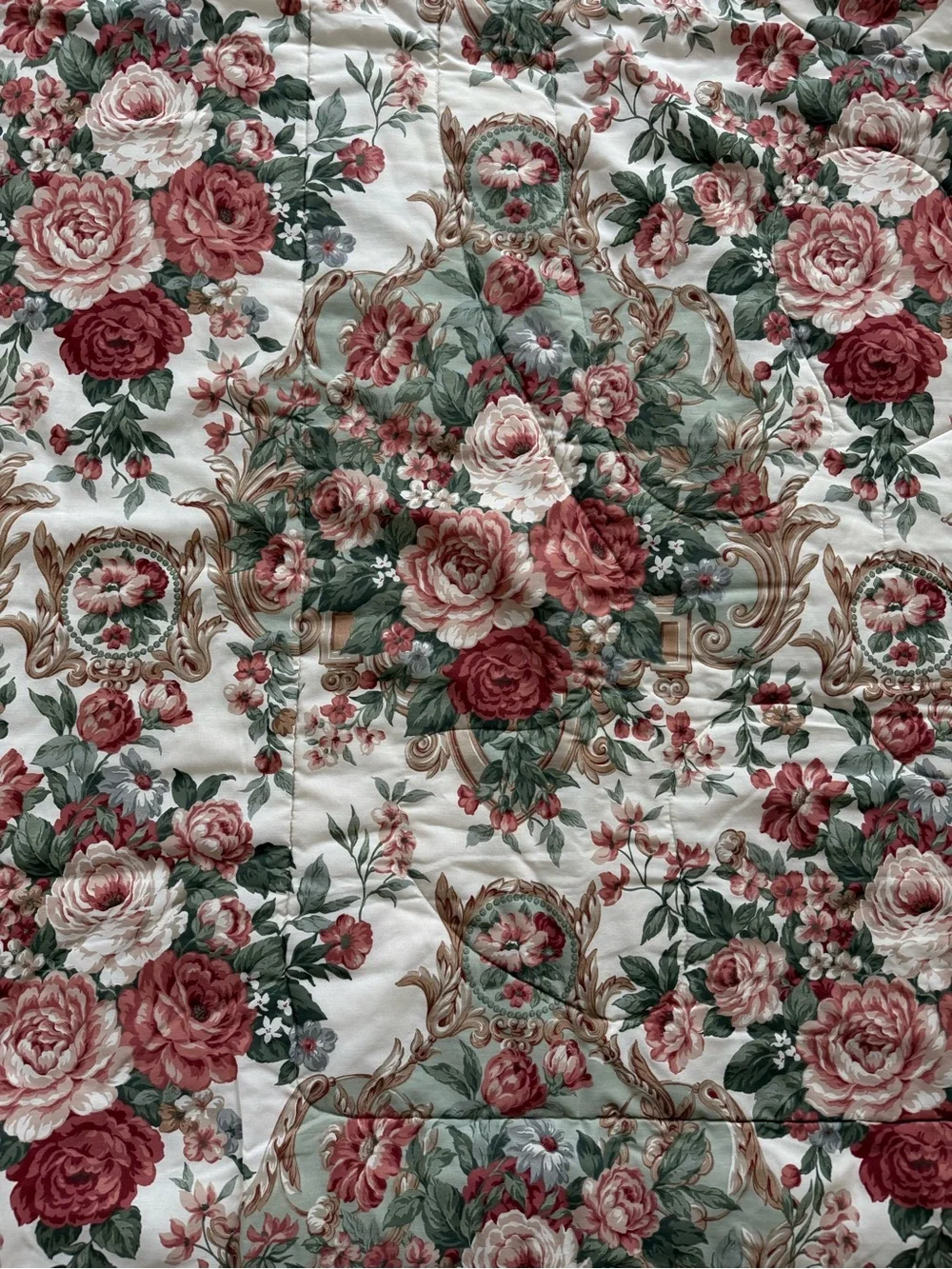 Vintage Floral Rose Print blanket quilt in Green and Rose full size comforter